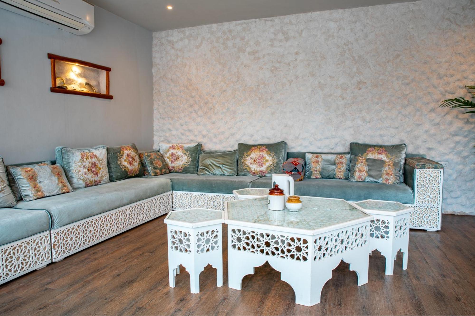 Elegant Garden Stay With 2 Living Areas, 2 Bedrooms, 1 Full And 1 Half Bath For 6 Guests Umm Al Amad Buitenkant foto