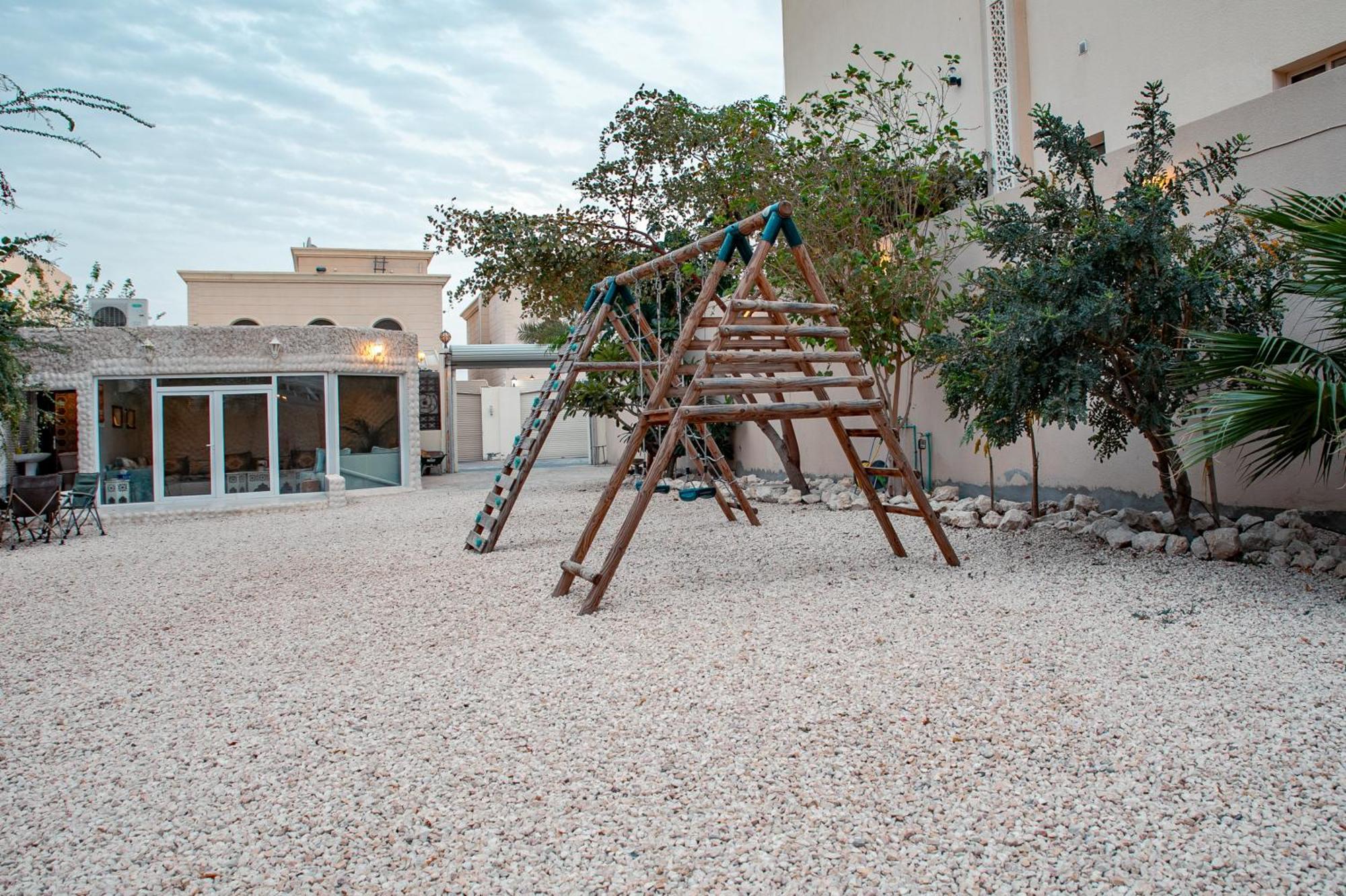 Elegant Garden Stay With 2 Living Areas, 2 Bedrooms, 1 Full And 1 Half Bath For 6 Guests Umm Al Amad Buitenkant foto