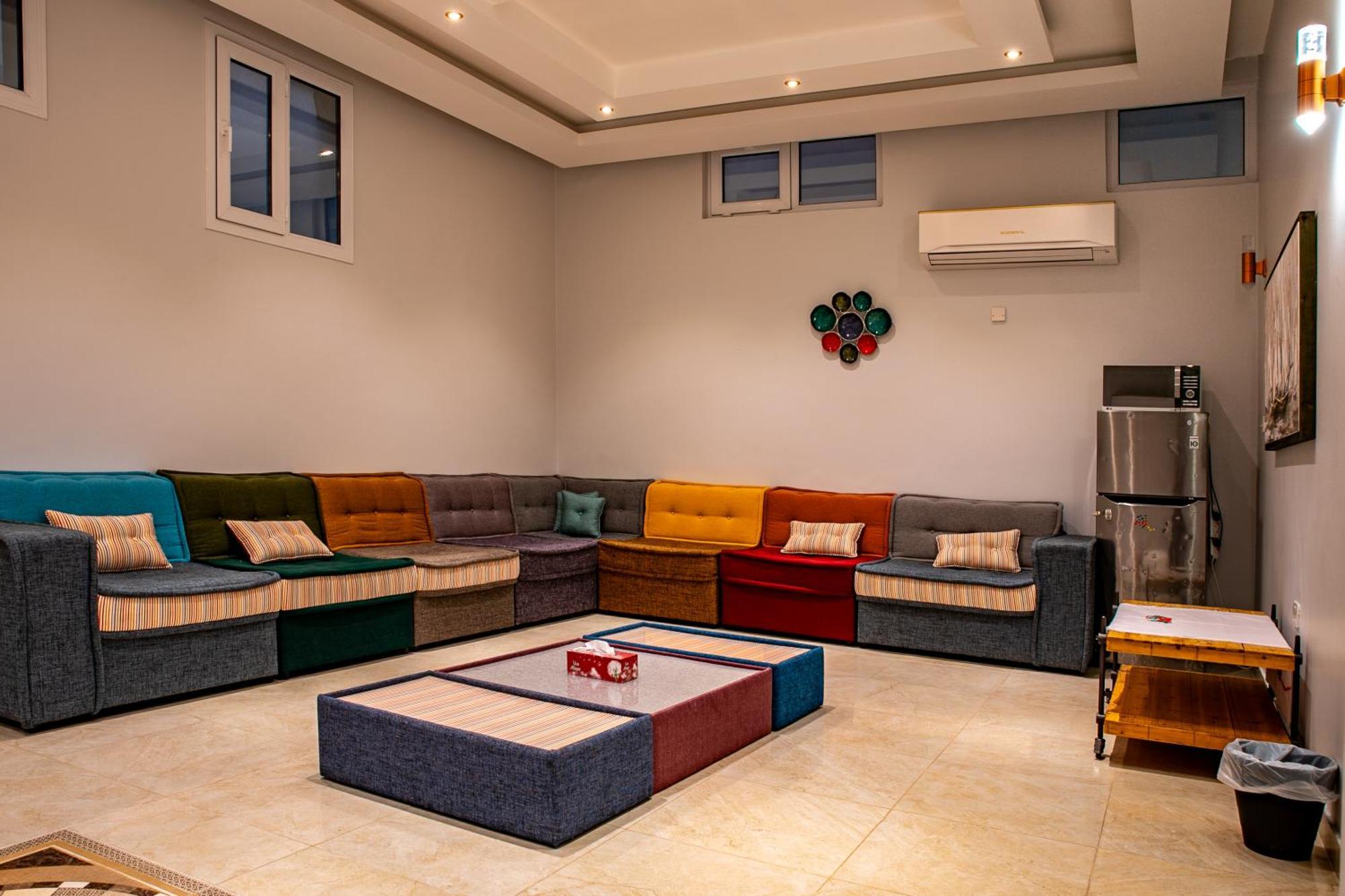 Elegant Garden Stay With 2 Living Areas, 2 Bedrooms, 1 Full And 1 Half Bath For 6 Guests Umm Al Amad Buitenkant foto