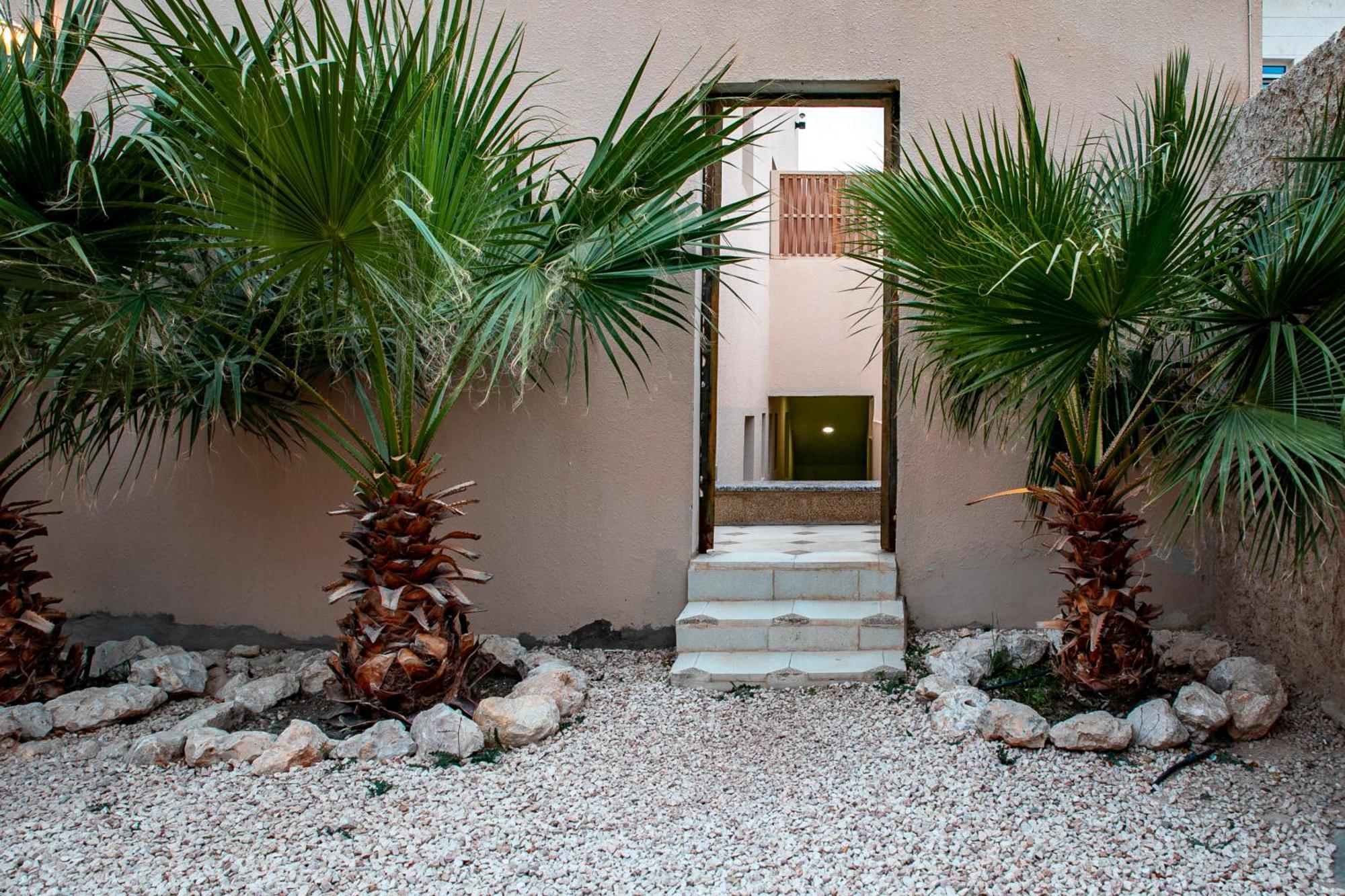 Elegant Garden Stay With 2 Living Areas, 2 Bedrooms, 1 Full And 1 Half Bath For 6 Guests Umm Al Amad Buitenkant foto